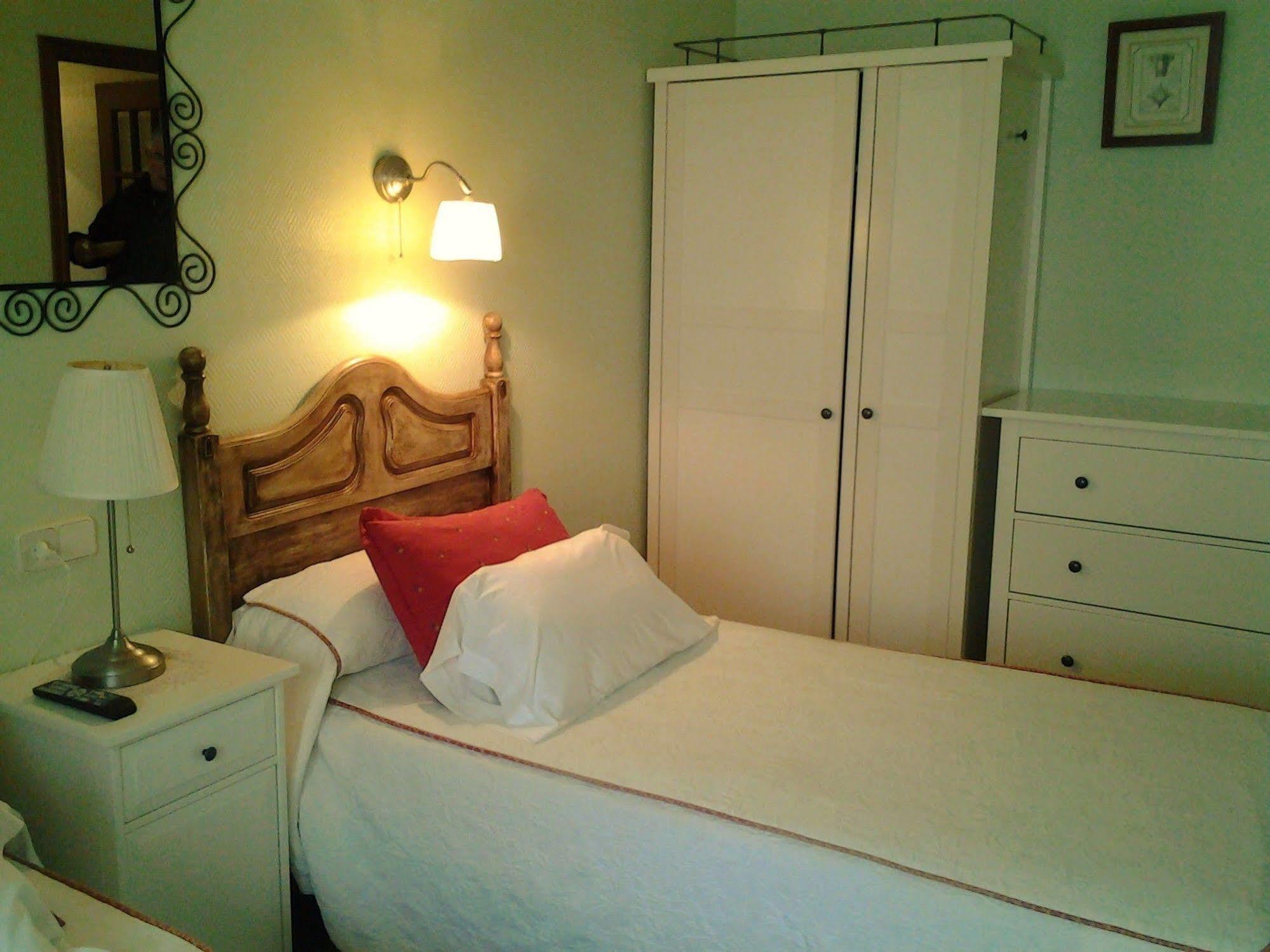 Hostal Martin - Sanabria Ribadelago Exterior photo